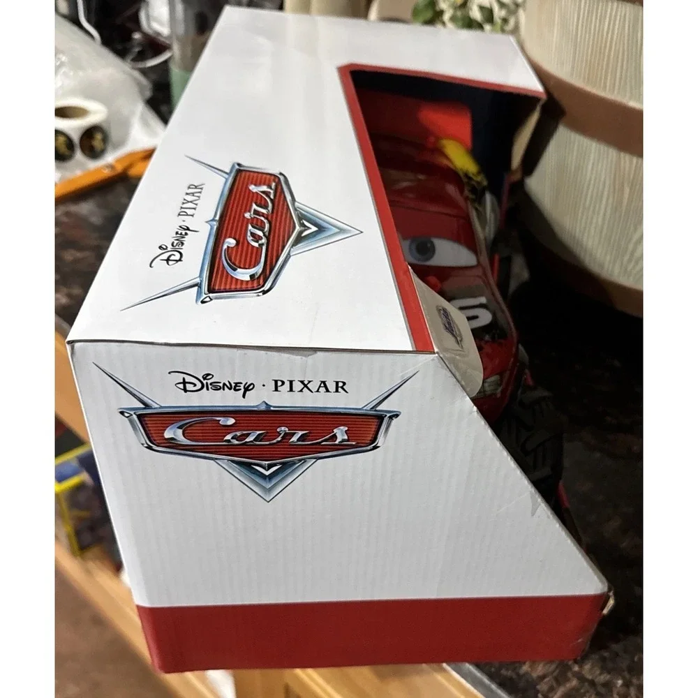 Disney Pixar Cars Lightning McQueen XRS 2.4 GHZ RC Car Turbo Boost 1:14 31775